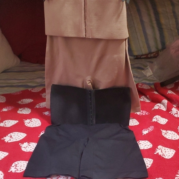 Skinnygirl 2 Pk Tan & Black Smoothers & Shapers Shorts - Picture 2 of 9